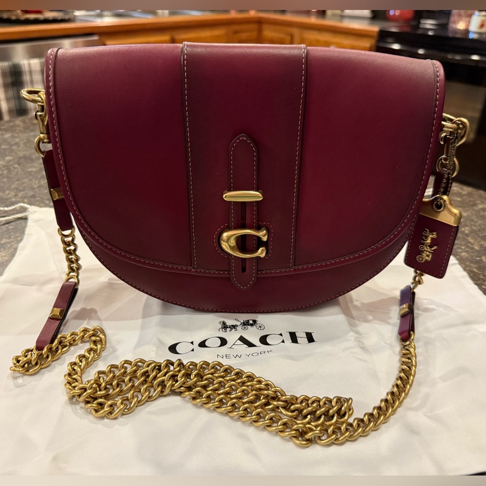 Like New Coach 1941 Scarlet Glovetanned
Leather Shoulder Crossbody Saddle 24 Bag